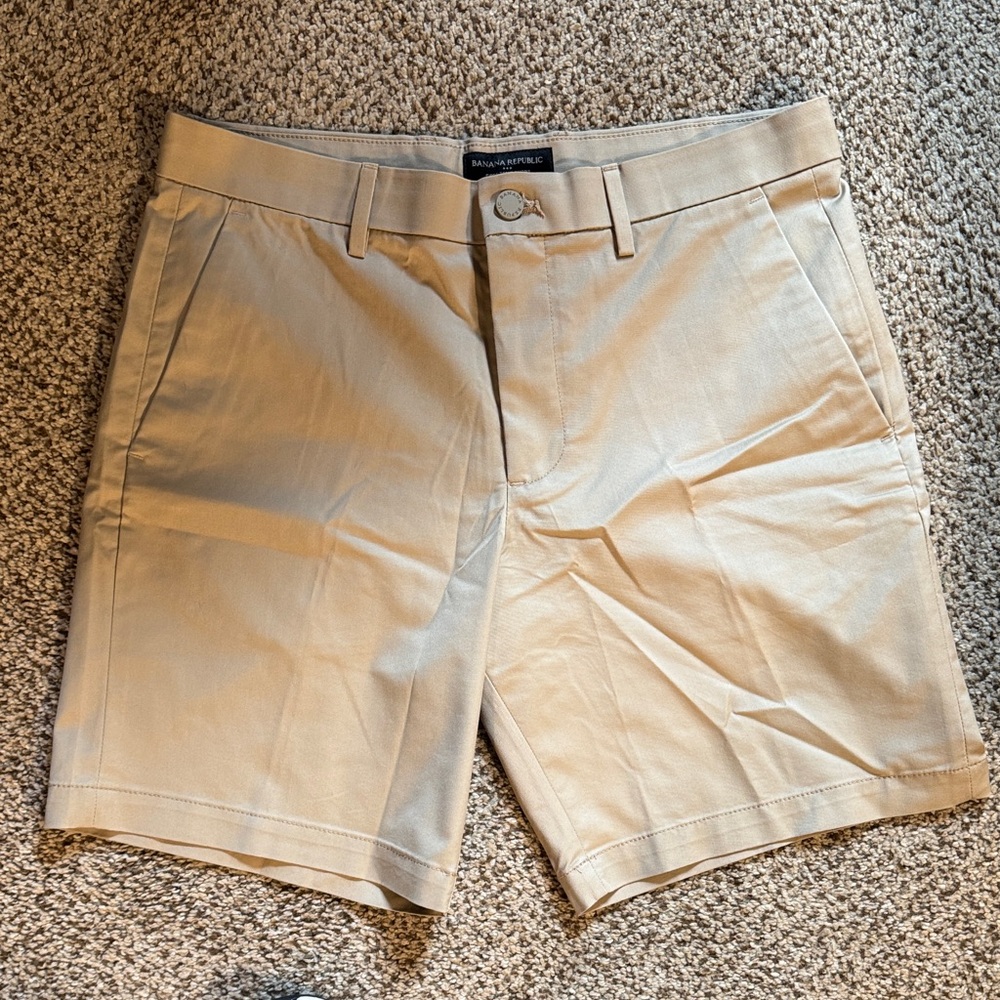 Banana Republic Men's Beige Flat Front Shorts
